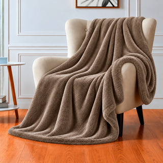 Fine TV Blanket 160 × 220 cm in Taupe